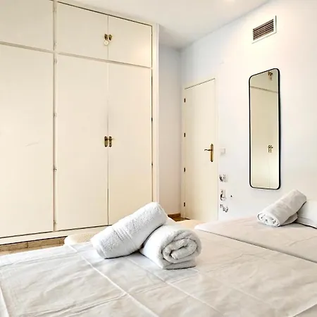 Deluxe Puerta De Almodovar