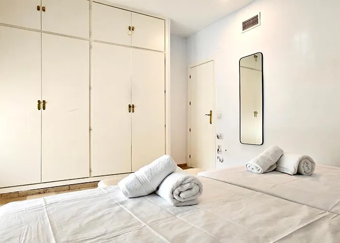 Deluxe Puerta De Almodovar